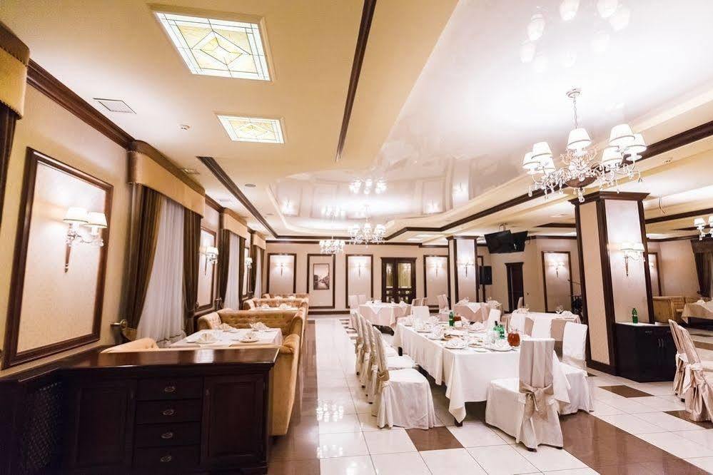 איוונו-פרנקיבסק Maria Garden Hotel & Restaurant מראה חיצוני תמונה