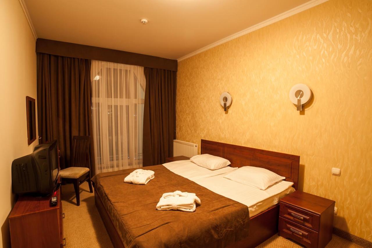 איוונו-פרנקיבסק Maria Garden Hotel & Restaurant מראה חיצוני תמונה
